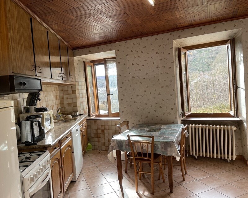 Maison d'environ 160m2 avec double garage et cour intérieure - 460886b8-e2c5-460f-b6be-cb5857851122
