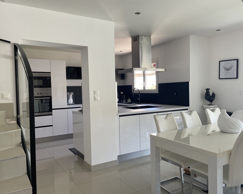 Maison avec 4 chambres et piscine - Espace cuisine et repas
