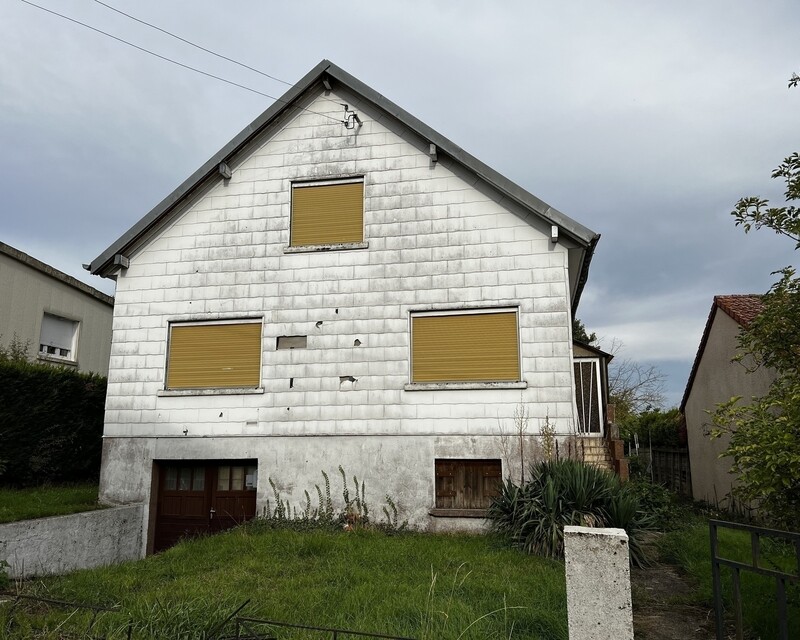 Maison individuelle datant des années 1960, à rénover. - Façade avant
