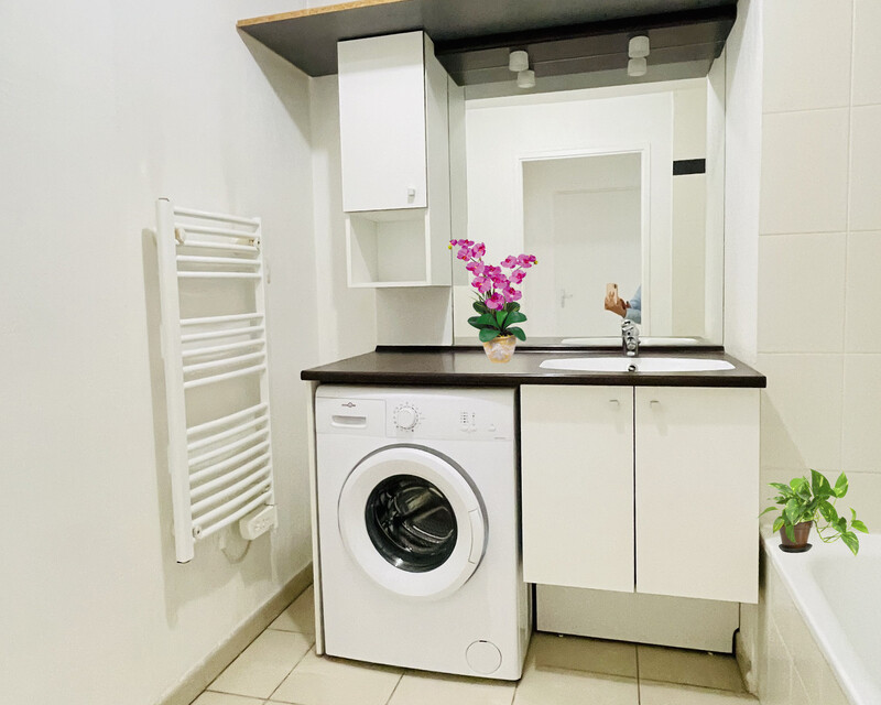 Vénissieux T3 de 63.29m² + parking s.sol + balcon 7.65 m² - Salle de bains