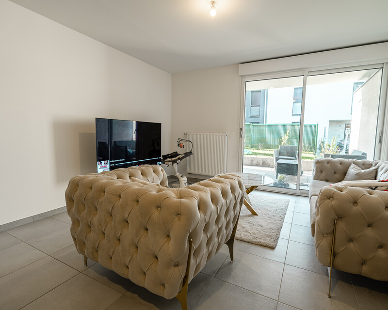 Appartement 4 pièces très récent  - salon 