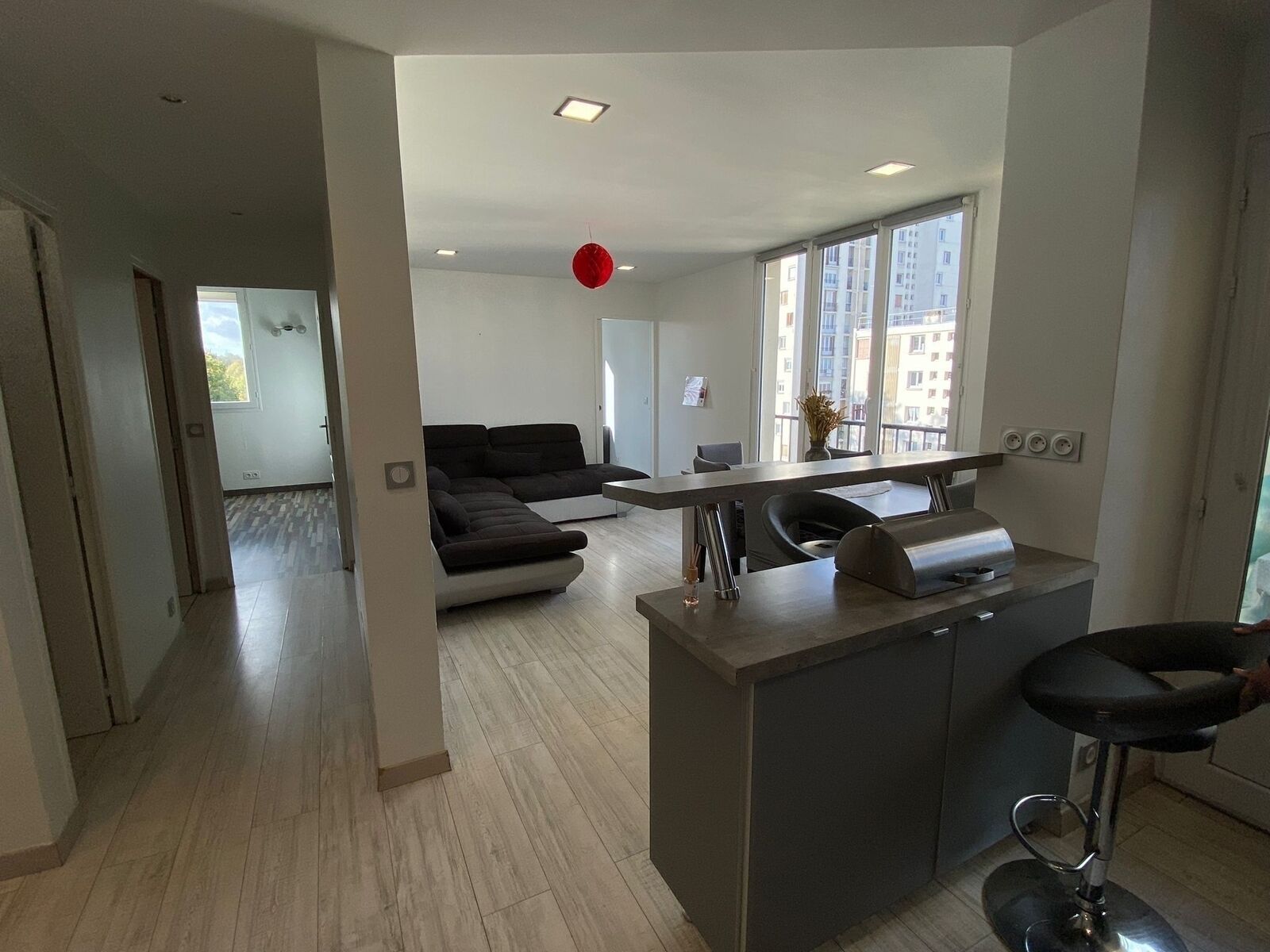 Appartement de 68 m² - Salon vue cuisine