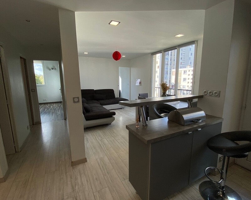 Appartement de 68 m² - Salon vue cuisine