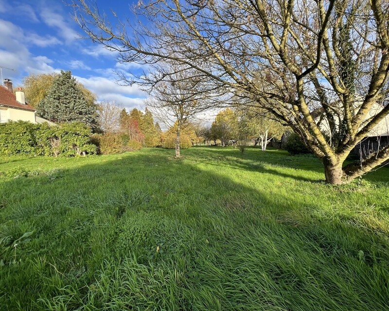 Terrain à bâtir , sur la commune de Boissy le châtel. - Img 2381