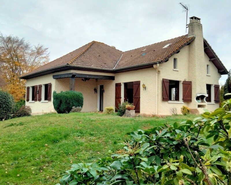 maison 3 chambres avec plus de 4000m² de terrain - facade est