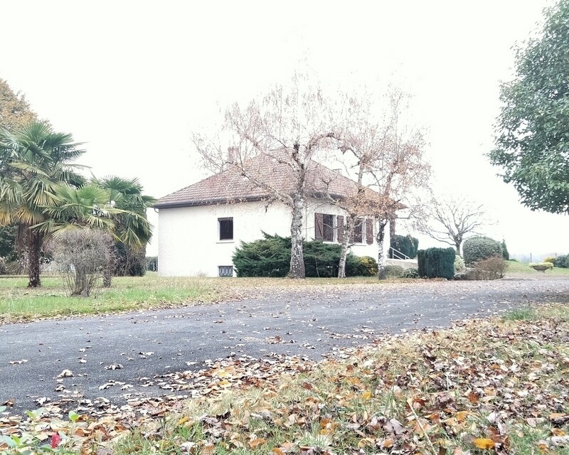 maison 3 chambres avec plus de 4000m² de terrain - facade ouest 