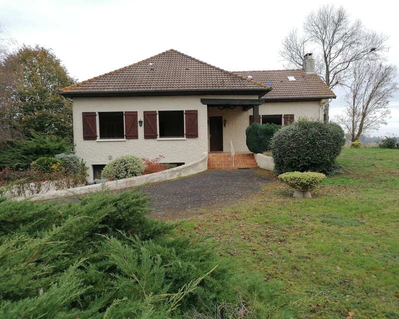 maison 3 chambres avec plus de 4000m² de terrain - facade sud
