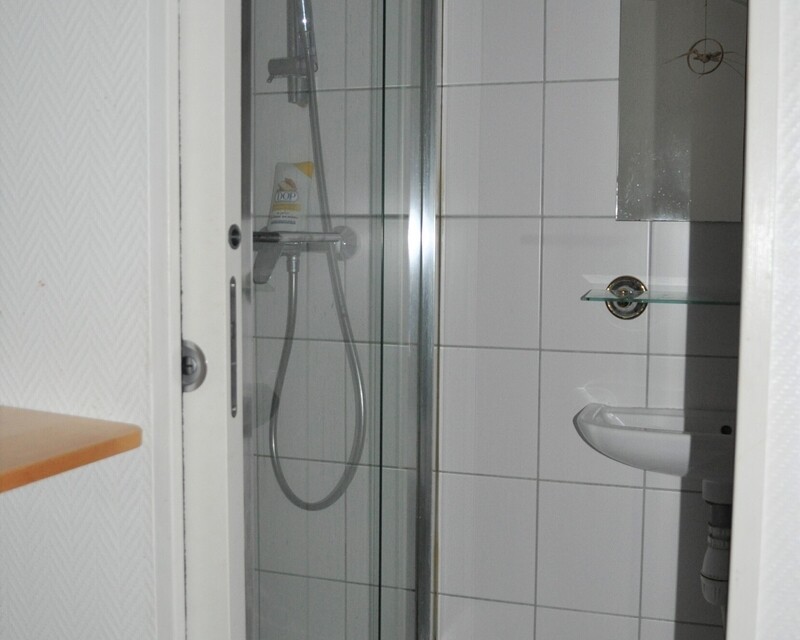 A Paris 75015, studette 13M² au sol, square Desaix - Dsc 0009