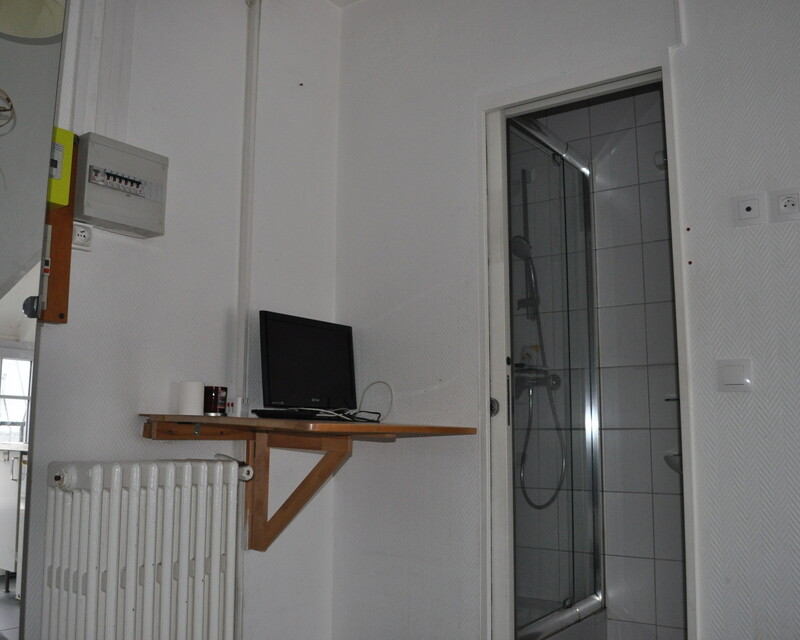 A Paris 75015, studette 13M² au sol, square Desaix - Dsc 0010