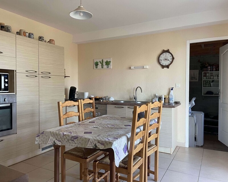 Maison T4 de plain pied sur terrain plat - Cuisine 1