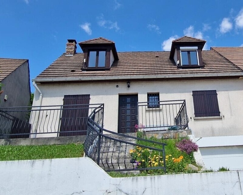 Maison sur 118m² , centre ville de Montevrain - Façade avant