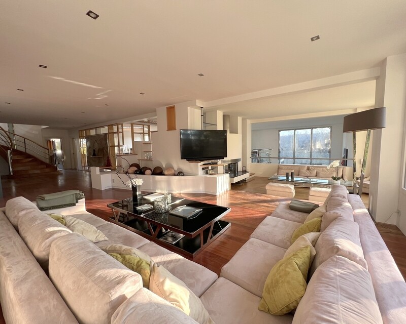 Exclusivité - Lamorlaye Golf Luzarches - Propriété de 540m² habitables - .