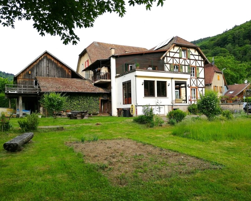 Ensemble immobilier : maison, gites, bar, salle de reception - Maison avec grange 1
