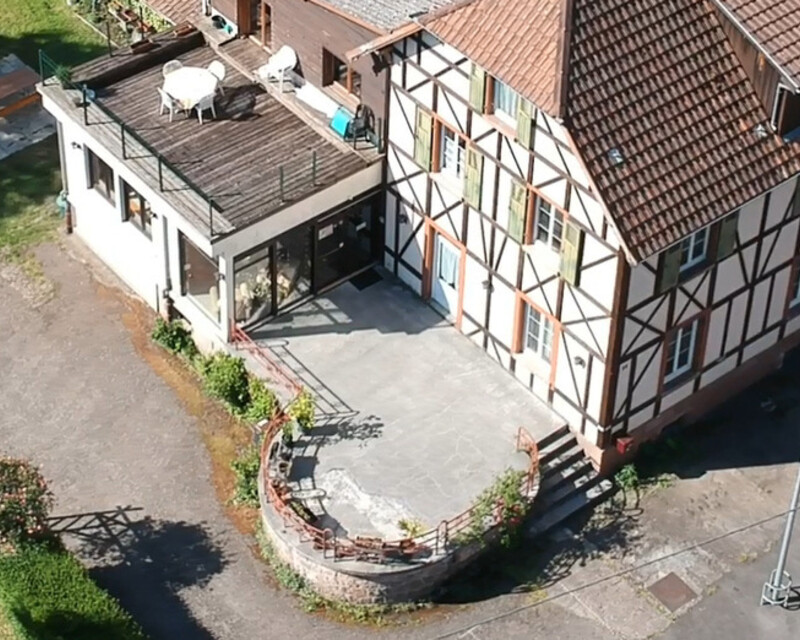 Ensemble immobilier : maison, gites, bar, salle de reception - Terrasse