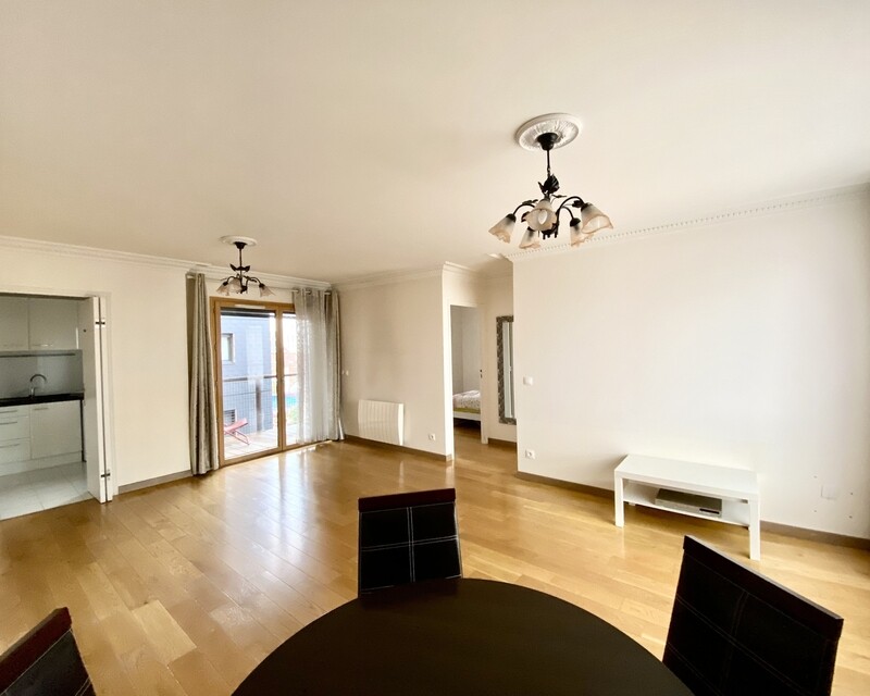 Montreuil - Limite Vincennes - Appartement 4P 80m2 - Terrasse-Parking - Séjour traversant