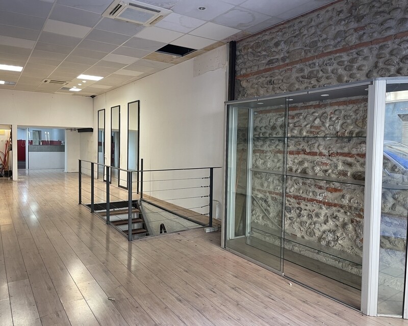 Local Commercial de 250 m2  - D344bb96-4b4d-4a00-93b9-439e5569eefa