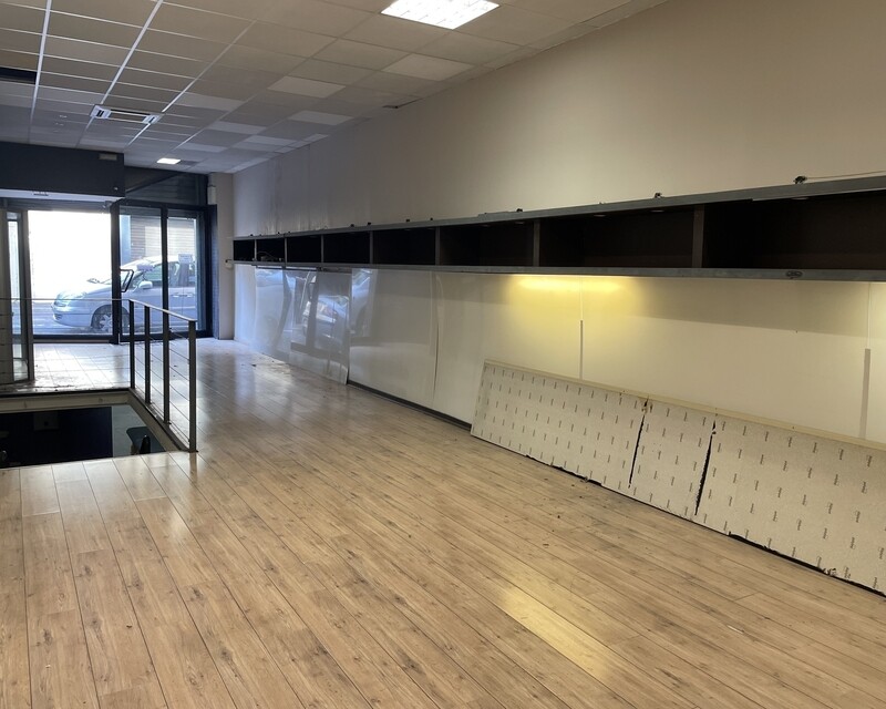 Local Commercial de 250 m2  - D84494d1-f8fe-4538-a9f5-1ad03e60e2b4