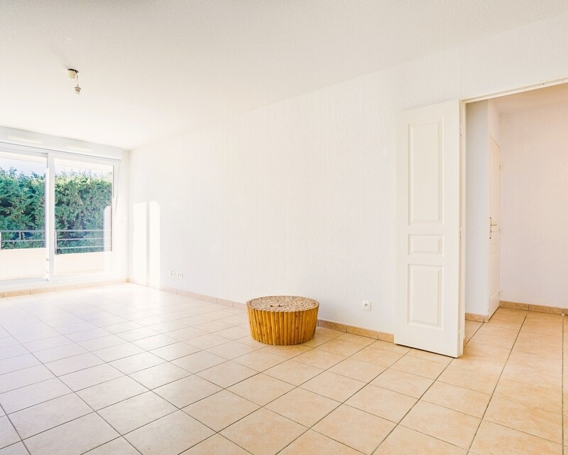 13013 / T3 / 72m2 / Terrasse / Box Garage + Place sous sol  - Jan23 salon 1