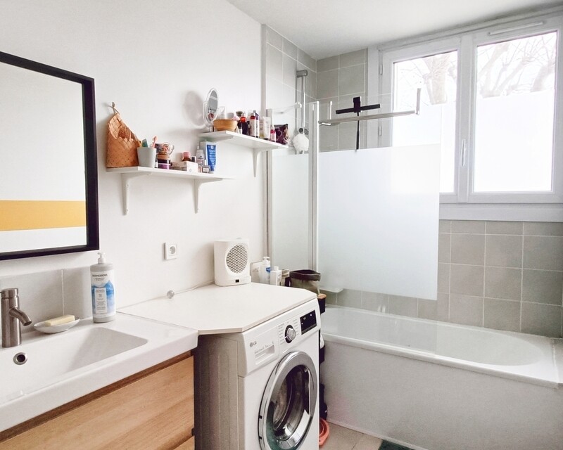 Appartement 4 pièces de 60 m² avec balcon et cave - Salle de bains avec wc