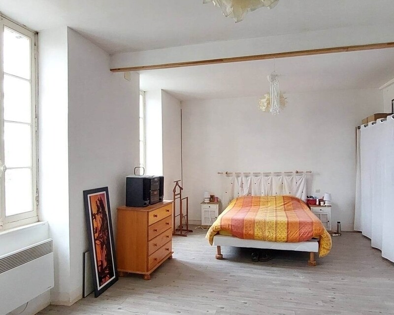 Maison de 185 m² avec cour et dépendances - Chambre 1  3 