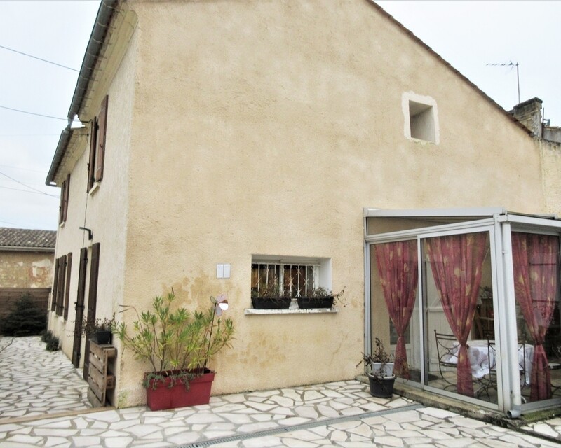 Belle maison de ville en pierre - Img 2698  2 