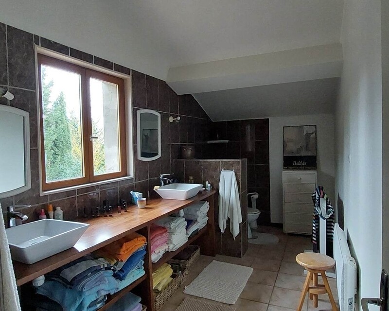 Maison de 230 m² avec piscine et son Moulin à Vent - Salle d eau étage