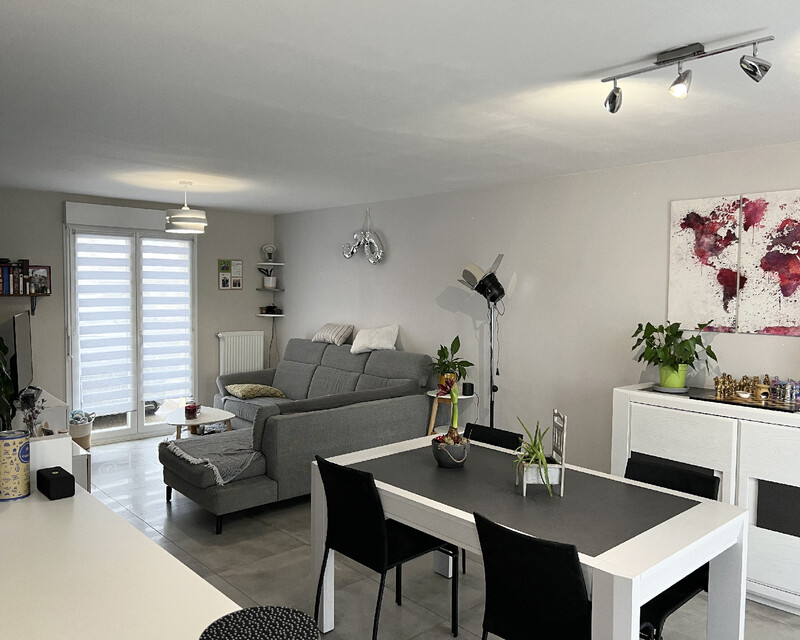 Vends à Noisseville une maison mitoyenne de 2018 avec terrasse - Salon