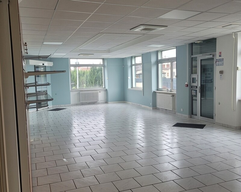 A louer local professionnel de 130 m2 - 20230127 145321 photo 3
