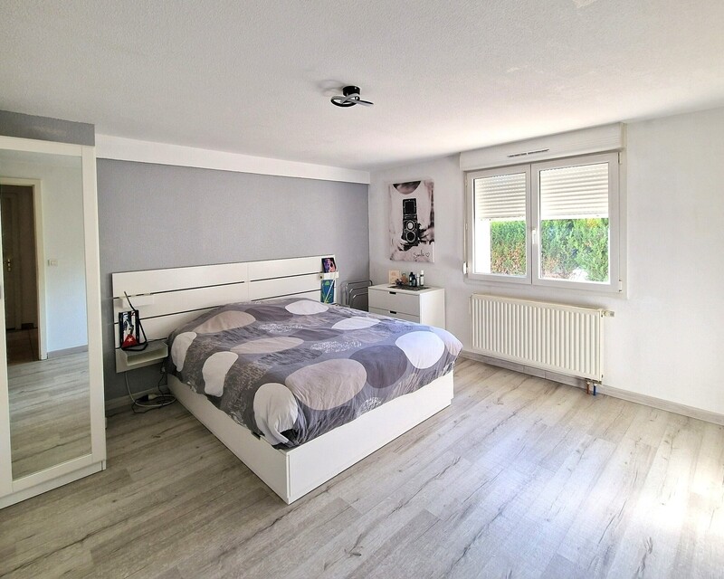 Spacieux et lumineux appartement en rez-de-jardin - 01