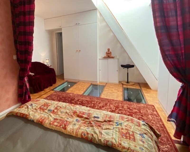 Loft en duplex 85m2 avec toit terrasse 36m2 - Vue chambre 2 vers escalier Toit Terrasse