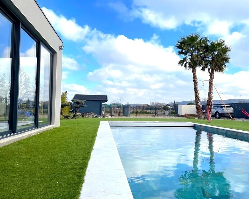 Maison de 280 m2 sur terrain de 1800 m2 avec piscine et pool house - Img 1086 - grande 2