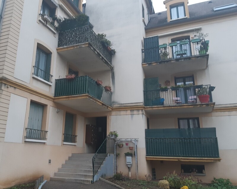 Investisseur ou 1 er achat à 4 min à pied du RER C pour Paris. - Immeuble