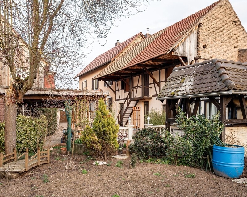 Sous compromis : Propriété à très fort potentiel/parcelle de 566 m² - Vue maison depuis jardin holtzheim 20230308