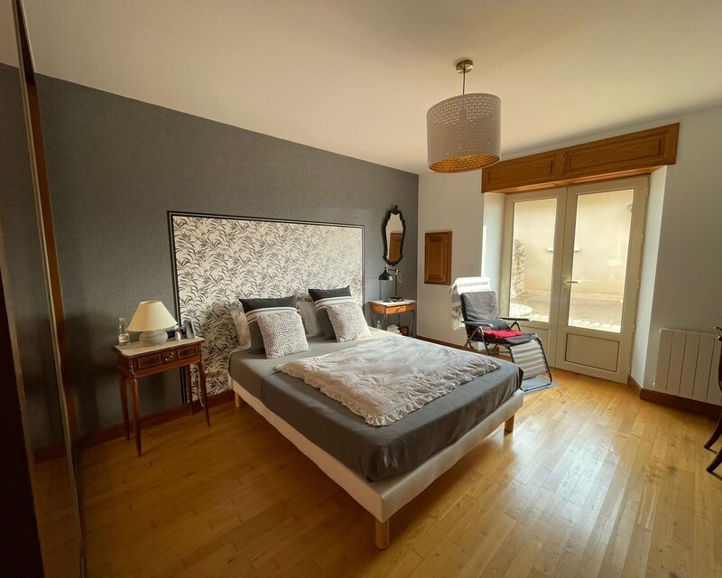 Propriété sur 2 hectares avec étang et piscine couverte  - D46ce2f5-74e5-434e-922f-c412fcc65a0b