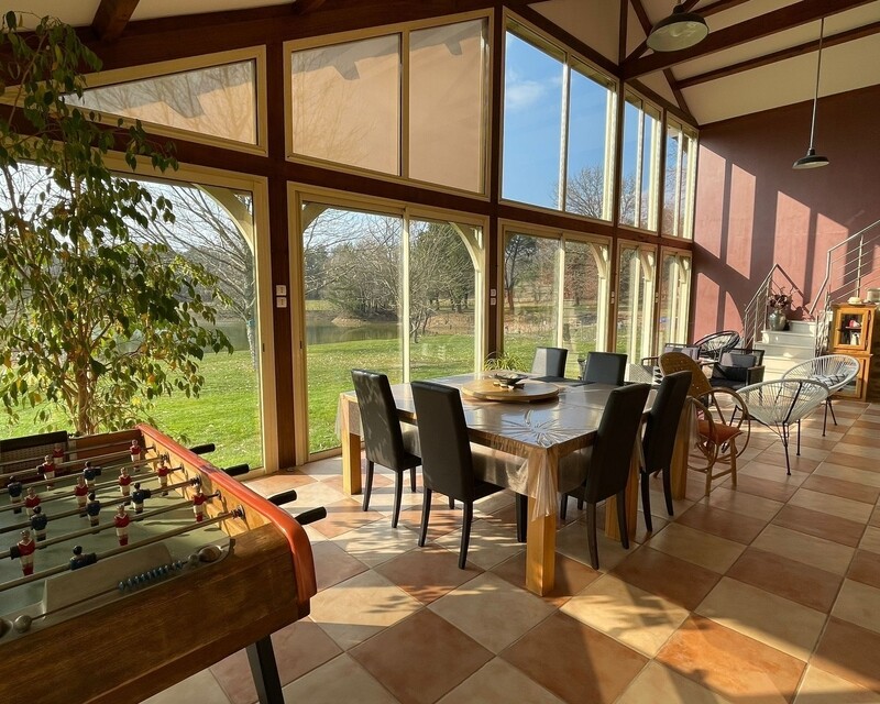 Propriété sur 2 hectares avec étang et piscine couverte  - 52101595-bdd6-4b64-8263-35561a793580