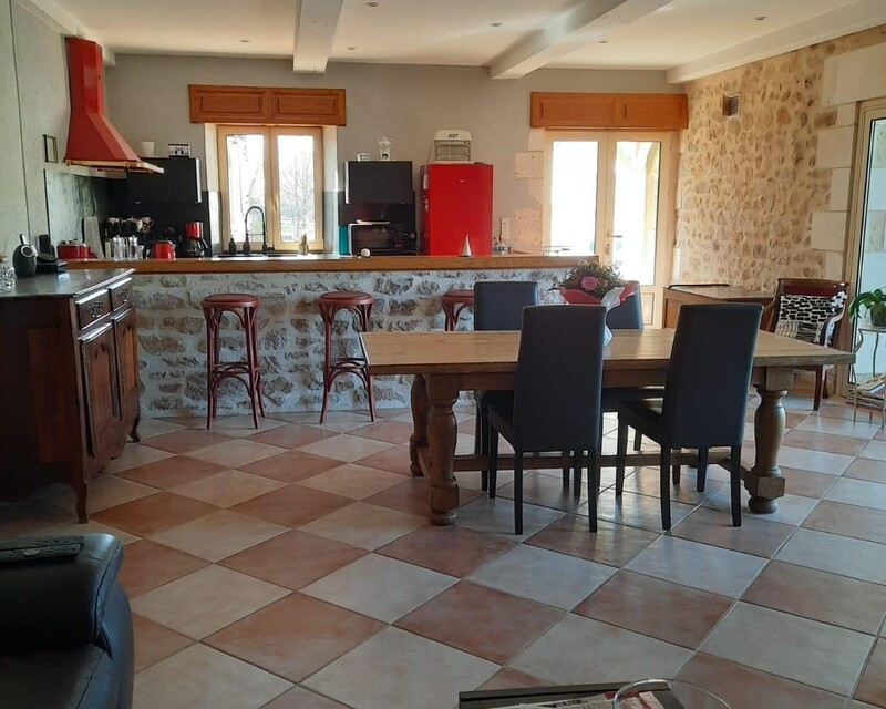 Propriété sur 2 hectares avec étang et piscine couverte  - B768e592-7ae9-403a-9775-fd6c9cddee68