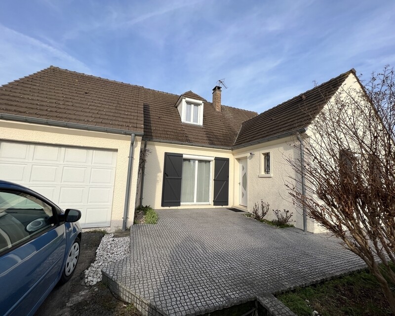 Mareuil les Meaux maison 5 pièces. - Vue maison entree garage