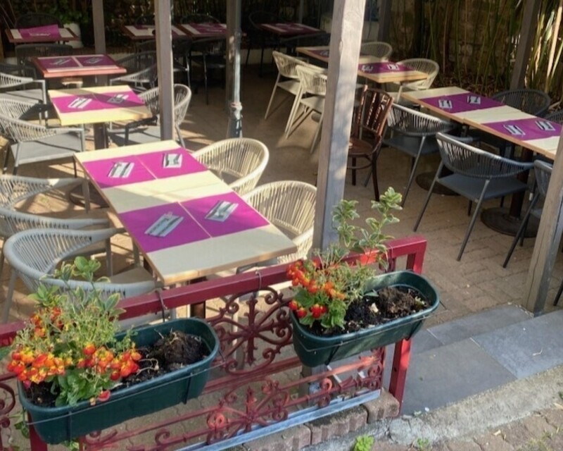 Melun fond de commerce 100m² restaurant - Vue plongeante terrasse