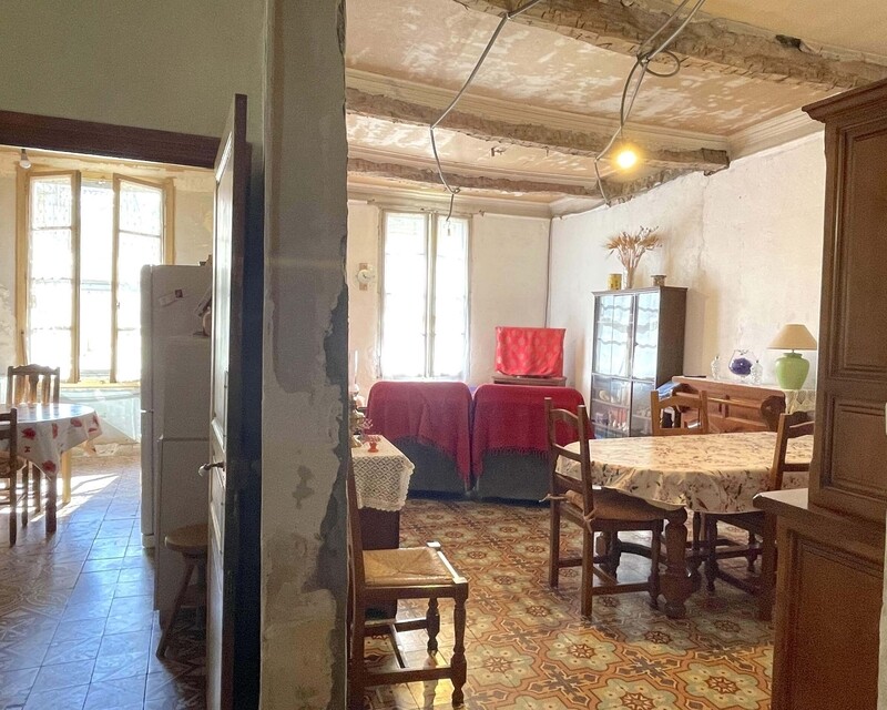 grande maison de village à rénover - Cuisine.salon