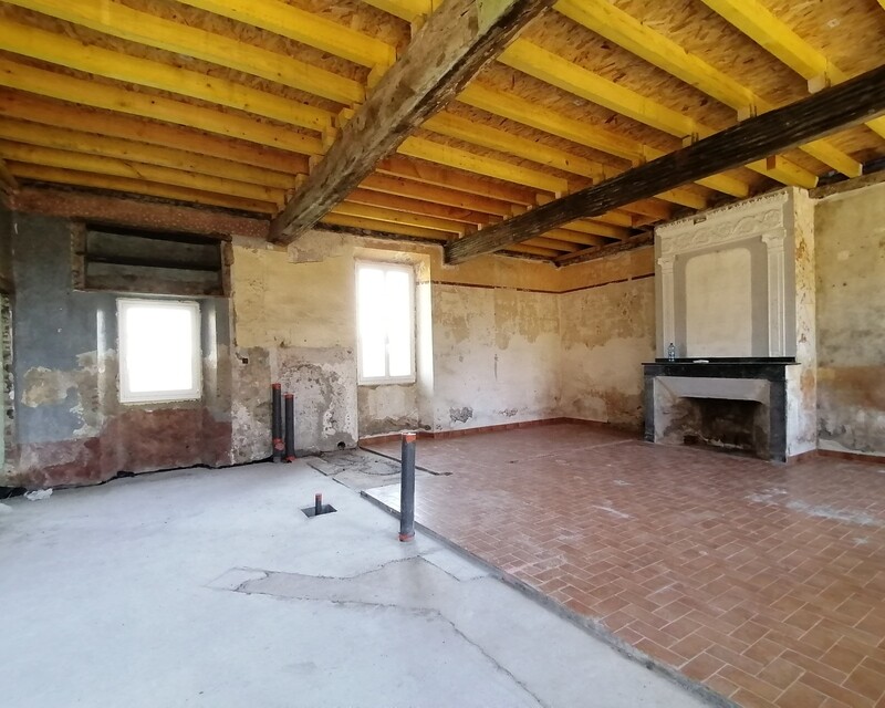 Ferme à rénover - entrée salon salle d eau