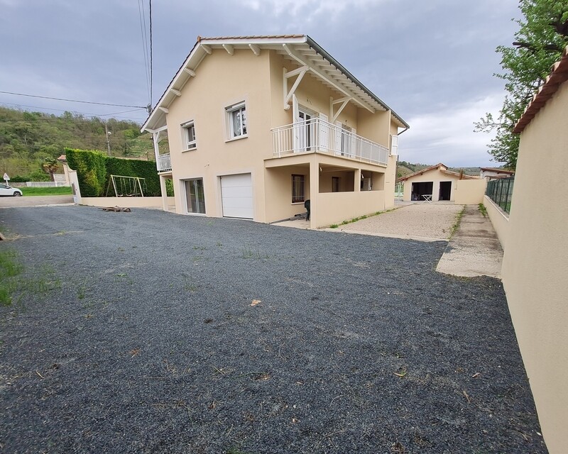 Maison 134m² Terrain 1066m² Garage Piscine hors sol - 20230422 105828  1 