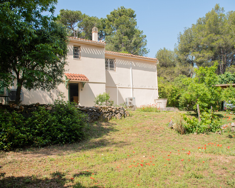 Maison 150 m2 4 chambres + 1 bureau terrain arboré de 1339m2 - ARRIÈRE DE LA MAISON