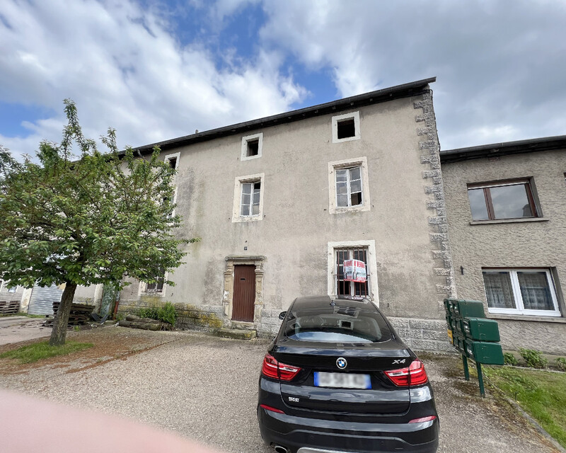 Vends à Volmerange les Boulay, un immeuble à réhabiliter - Facade 1