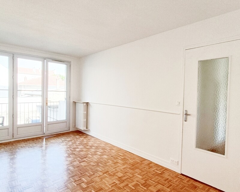 Appartement traversant 3 pièces avec balcon et Cave Montrouge mairie - salon avec accès balcon