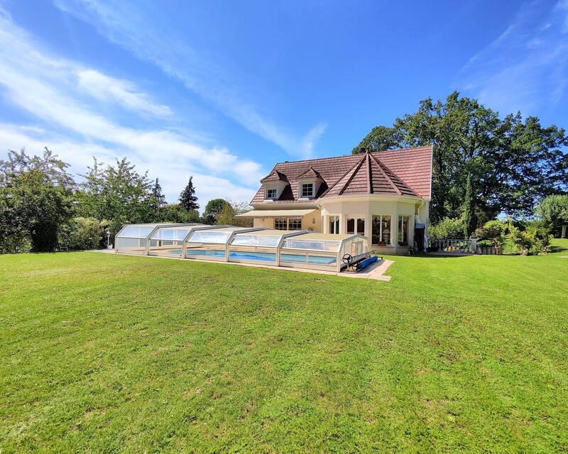 Domaine de 1,24ha avec villa 7 pièces, piscine et dépendances chalets - Img 20230810 151544
