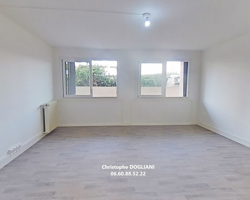 Appartement 3 Pièces de Plus de 80 m² à Melun - Salon CHRISTOPHE DOGLIANI LF IMMO