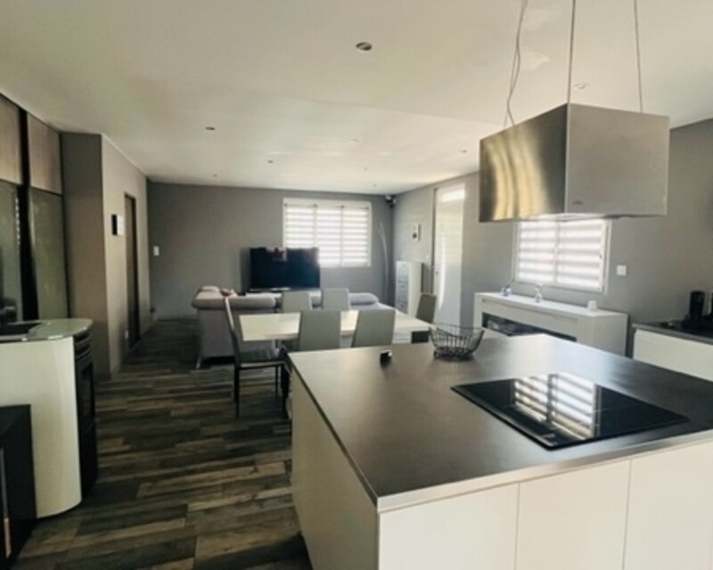 Magnifique Maison Rénovée de 100m² avec Dépendance F2 et Jardin - Img 2076