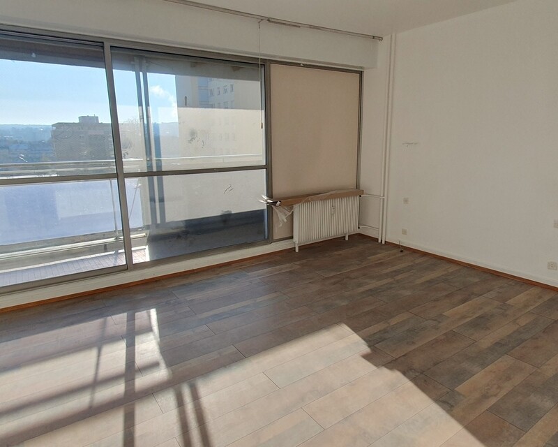 Appartement refait au 7 ème étage - 20231203 105016