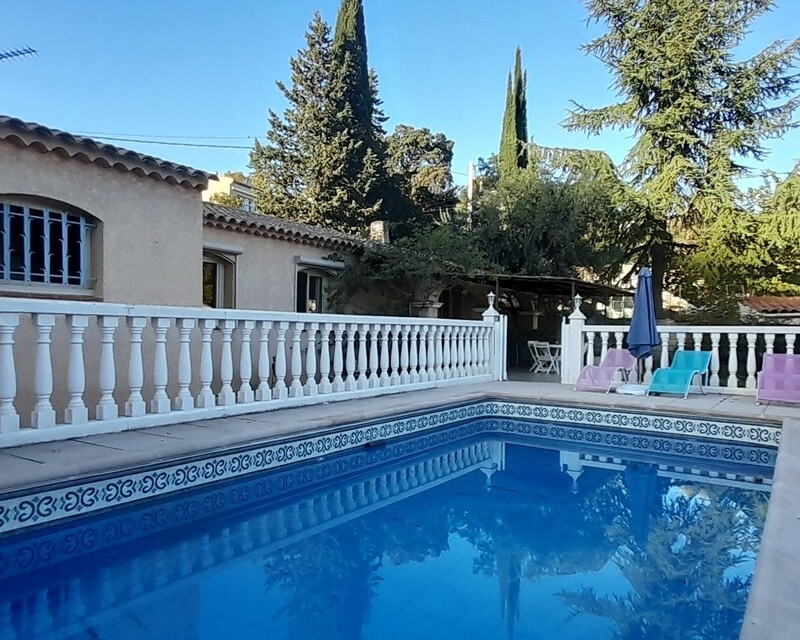 Villa traditionnelle avec piscine - 20231124 151827
