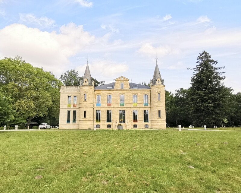 Château entièrement rénové sur plus de 5 hectares   - Img 20190608 114254